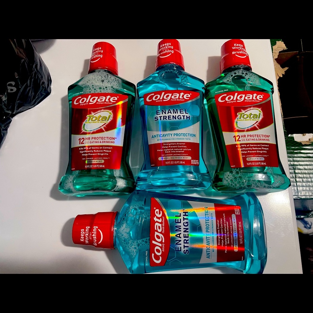 Colgate mouthwash 4 of them brand new intake packet